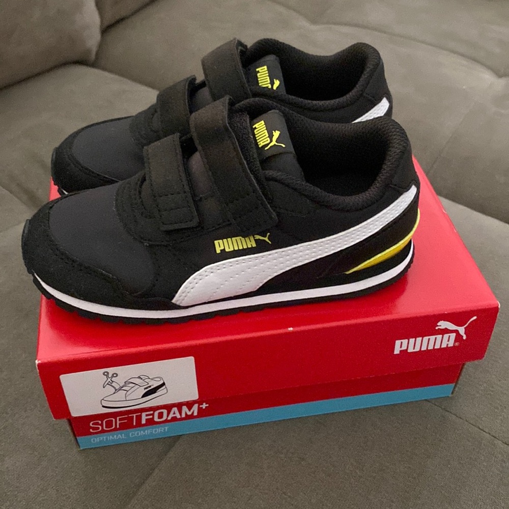 NIB toddler Velcro Puma. ST Runners. Black and white with yellow.